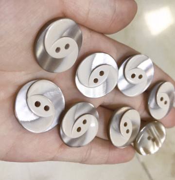 Thanh lý Nút 2 lỗ màu be